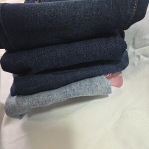 Girls, Kids Jeans Sizes 6-7  4 Piece.